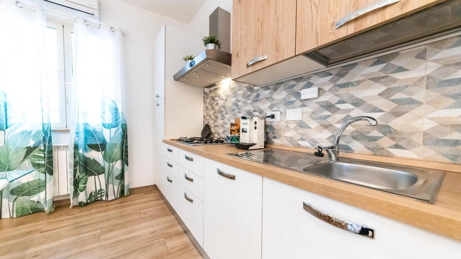 Metrofront-Apartment Roma Appartamento